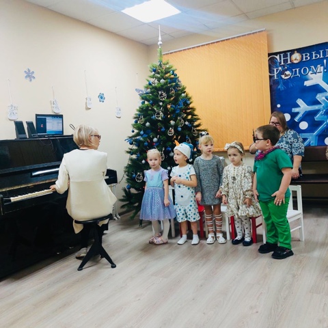 Хорошо, что каждый год, к нам приходит Новый год!